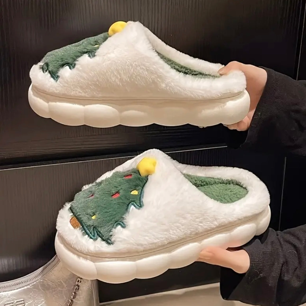 Zenora Men’s Cozy Christmas Tree Plush Slippers