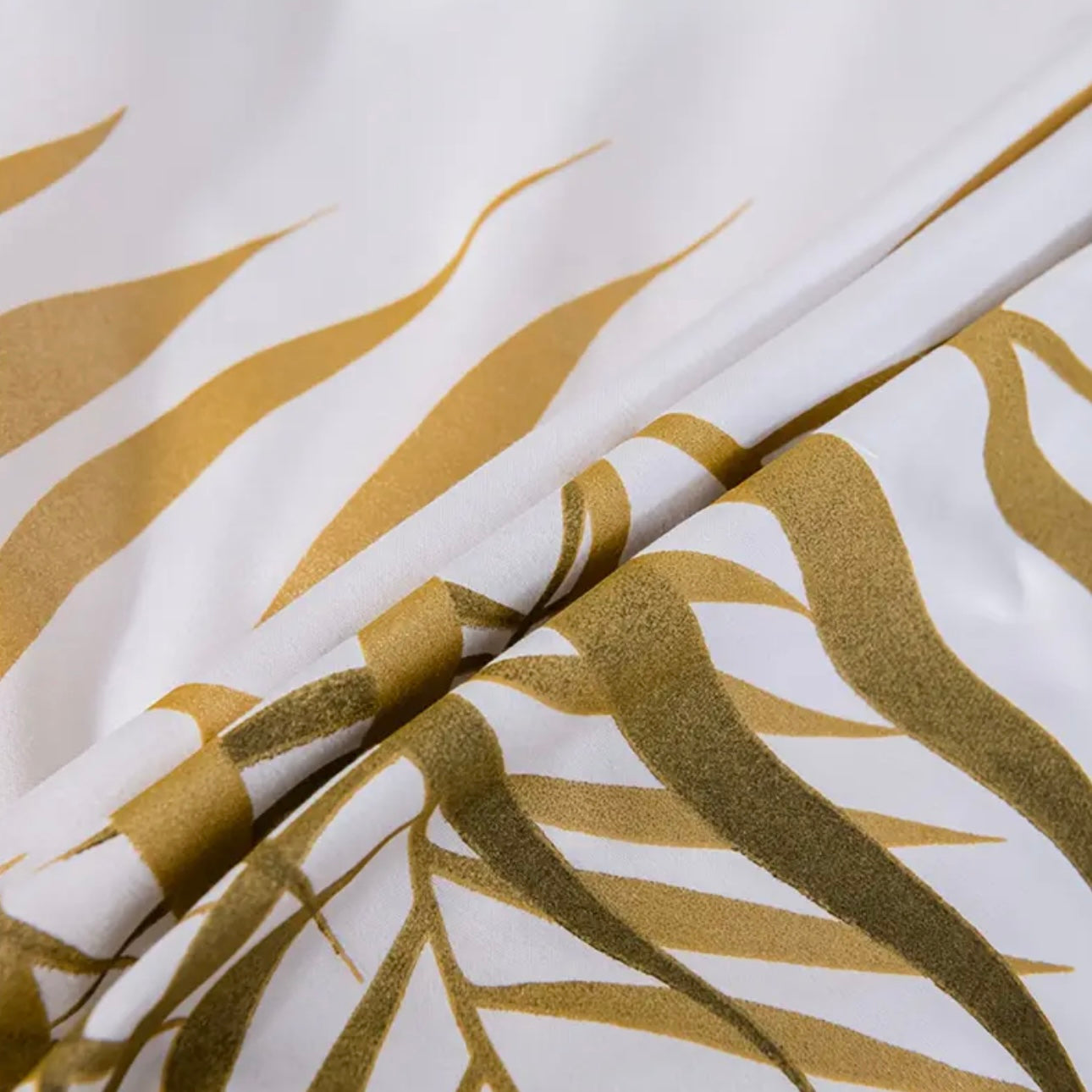 Zenora 3-Piece Golden Leaf Print Polyester Duvet Cover Set