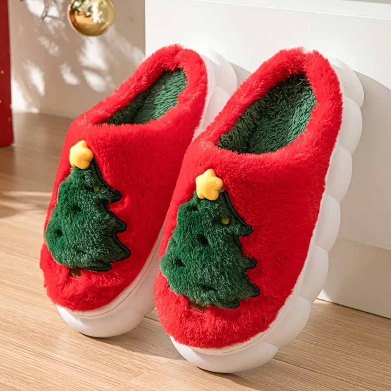 Zenora Men’s Cozy Christmas Tree Plush Slippers