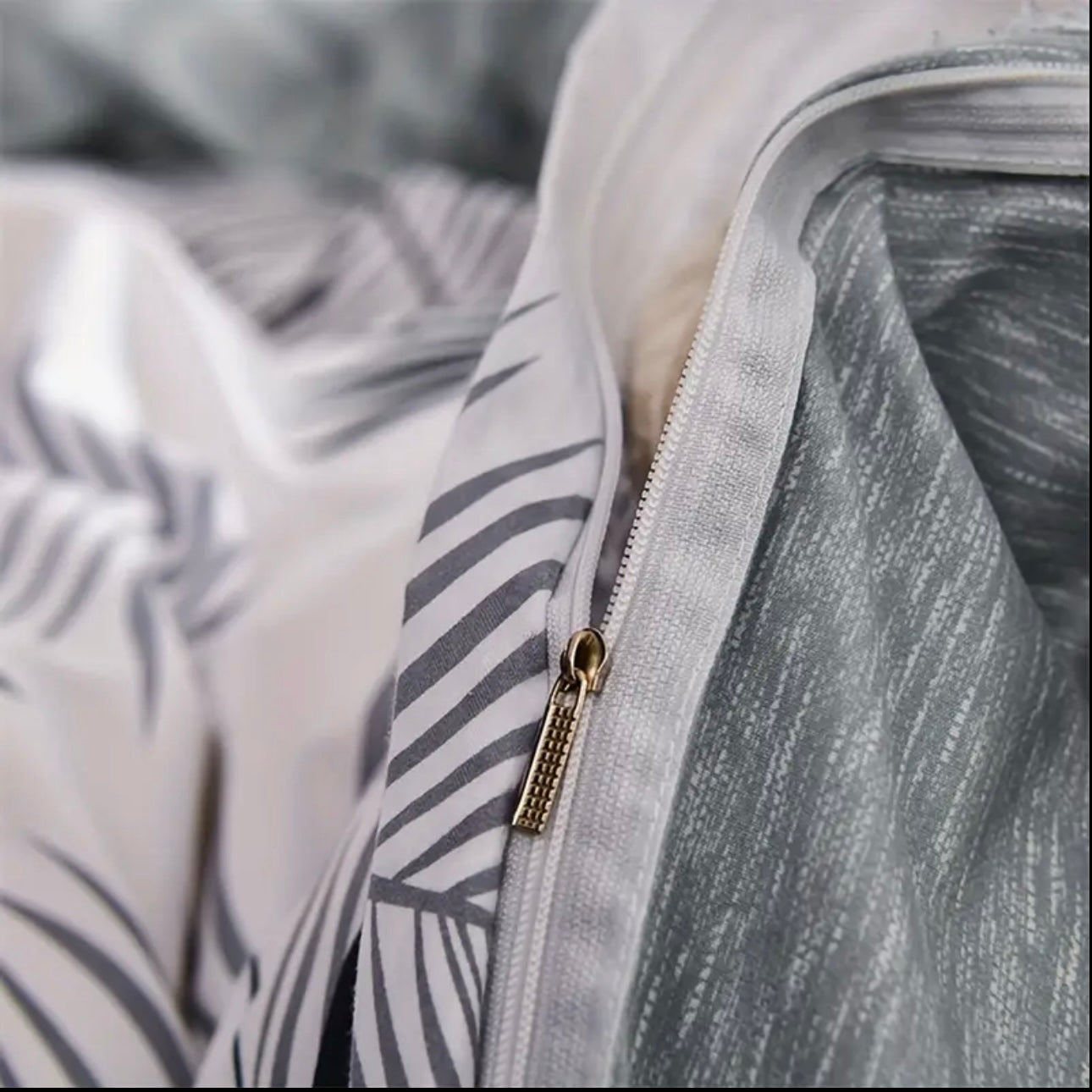 Zenora 4-Piece Thickened Leaf Print Duvet Cover Set