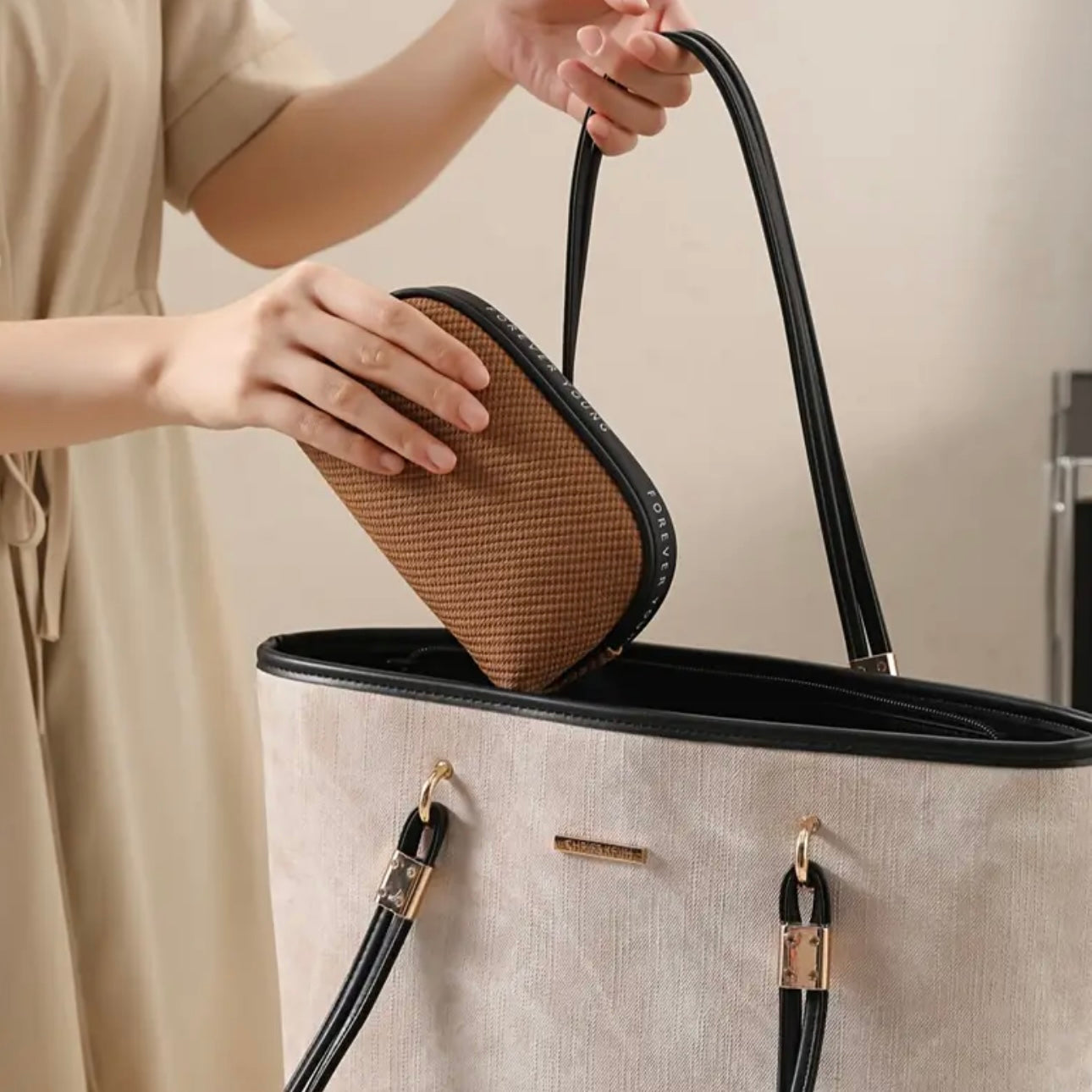 Zenora Large Capacity Minimalist Makeup Organizer