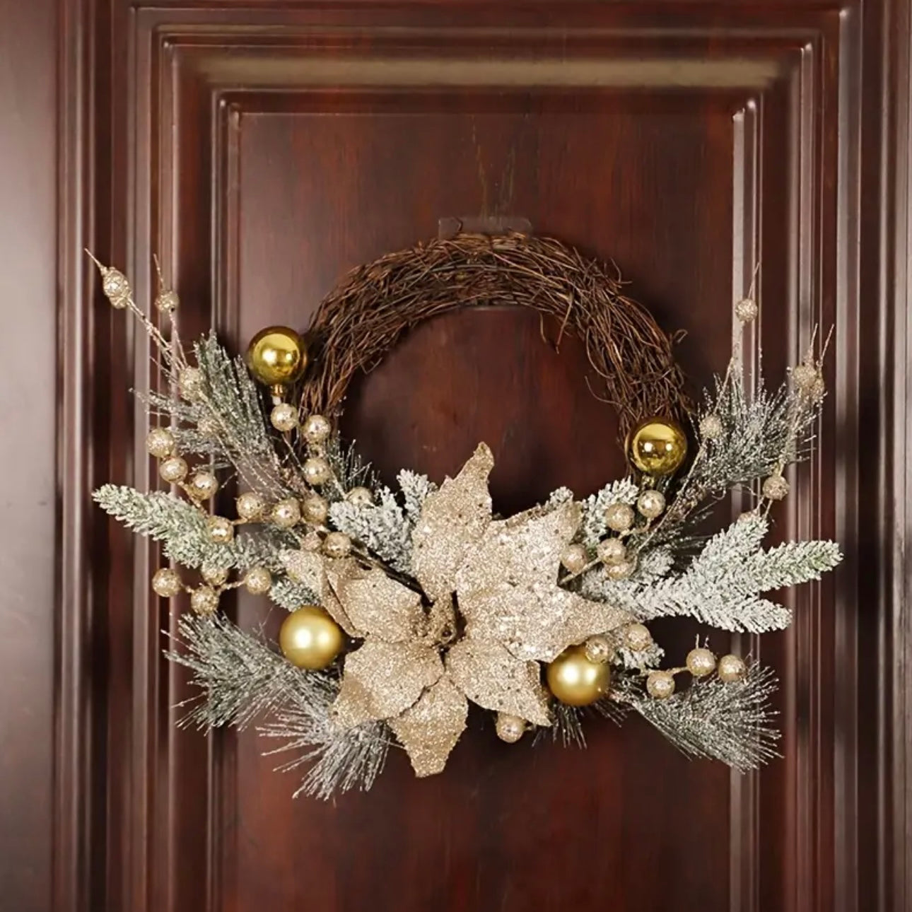 Zenora Christmas Wreath with Golden Balls & Pine Cones