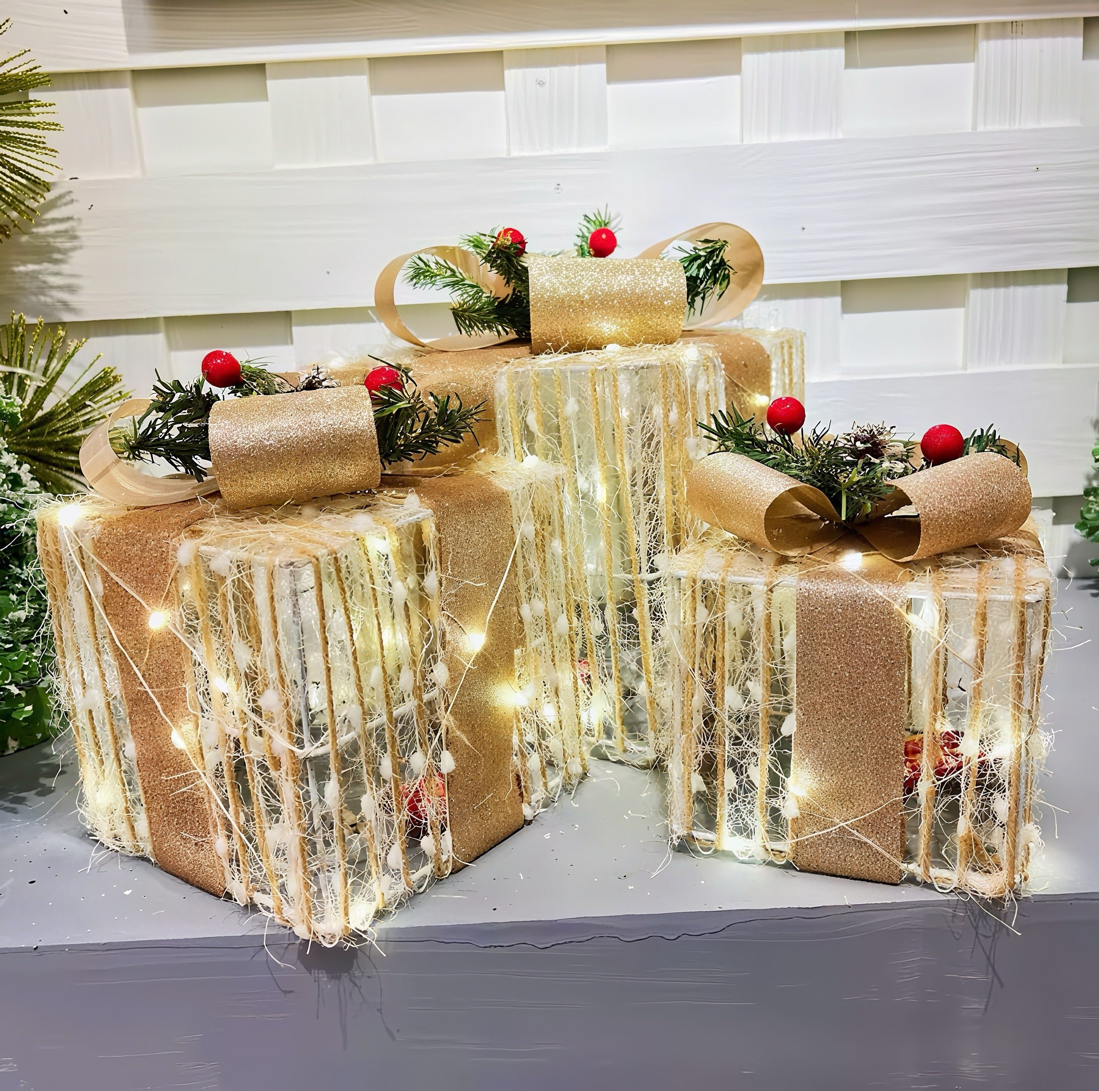 Zenora Christmas Glow Gift Box Set – 3 Piece Metal Light