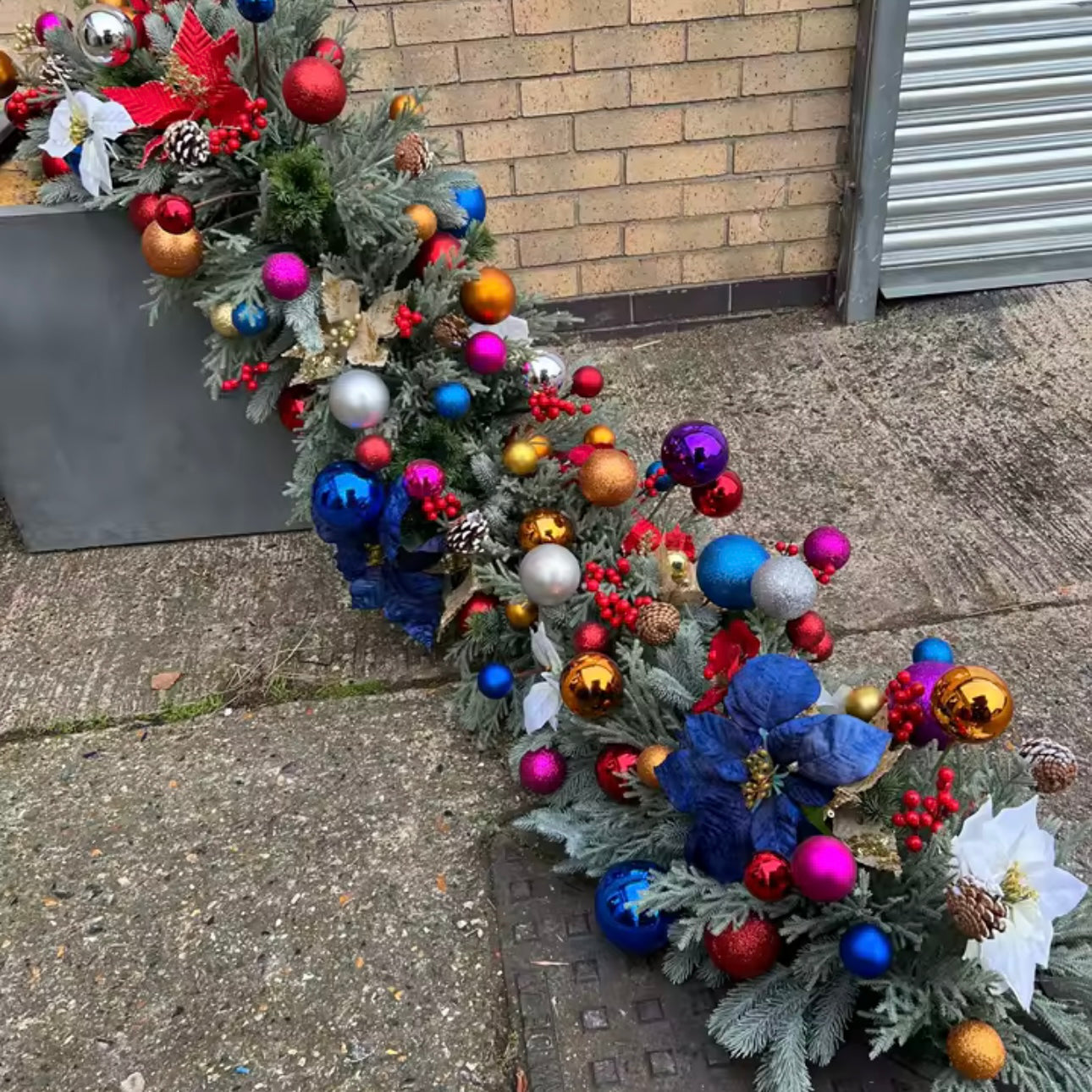 Zenora Uflower 200cm Artificial Christmas Flower Row Decoration