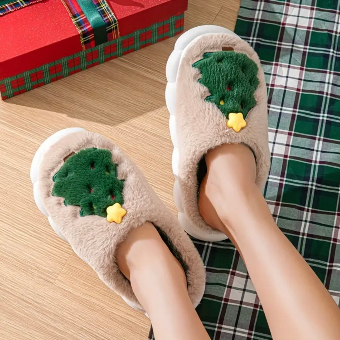 Zenora Men’s Cozy Christmas Tree Plush Slippers