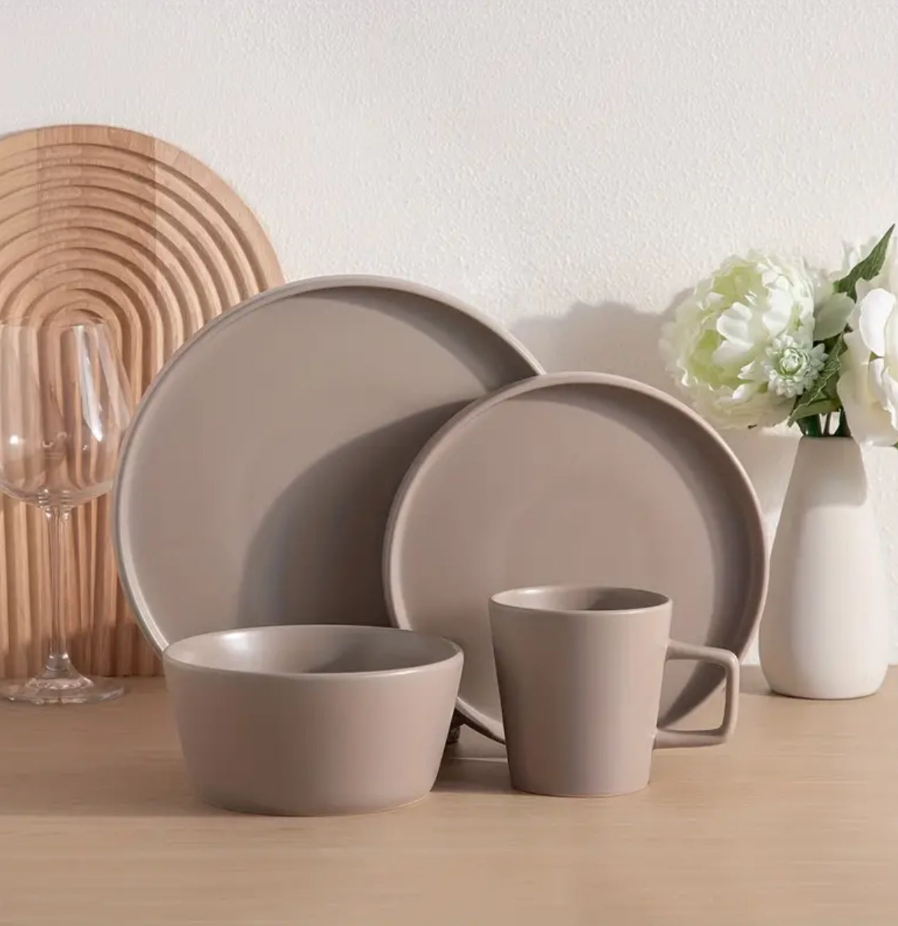 Zenora 16pcs Nordic Vintage Cream & Matte Brown Dinnerware Set