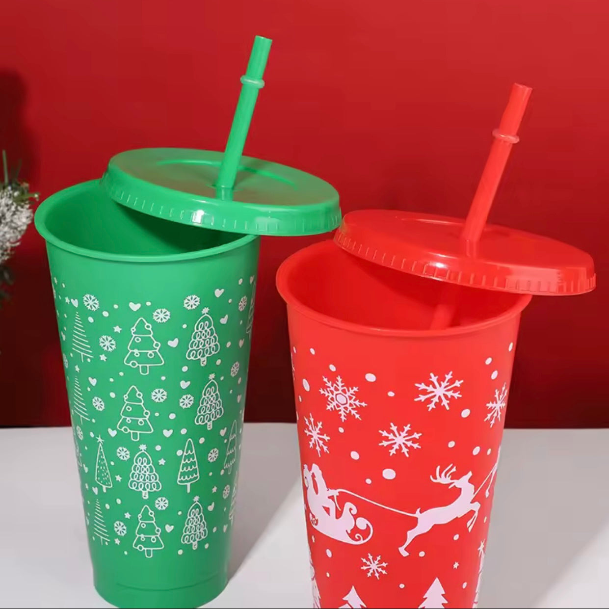 Zenora 5-Piece Reusable Christmas Coffee Cup Set with Lids