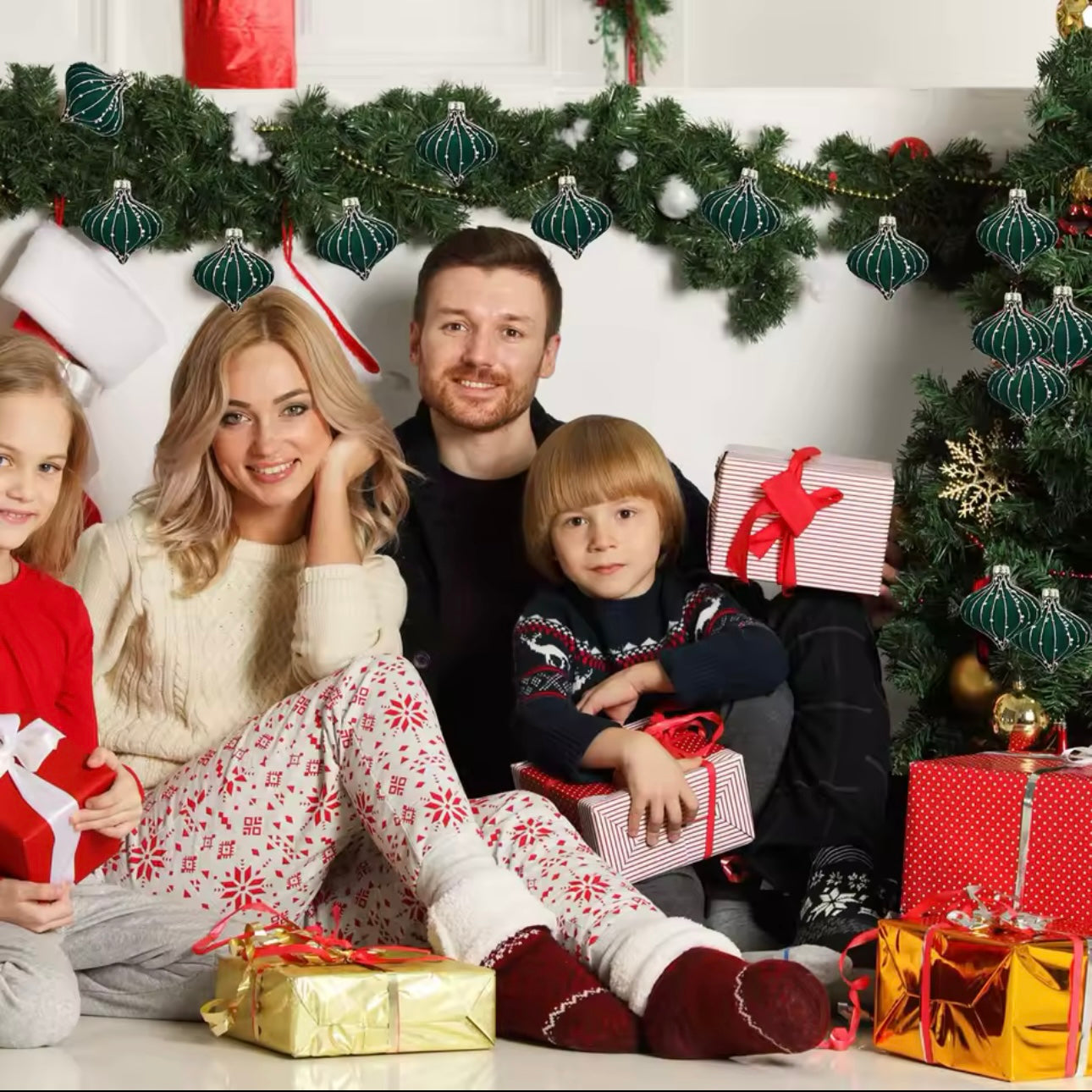 Zenora 6pcs Velvet Flocked Christmas Ball Hanging Ornaments