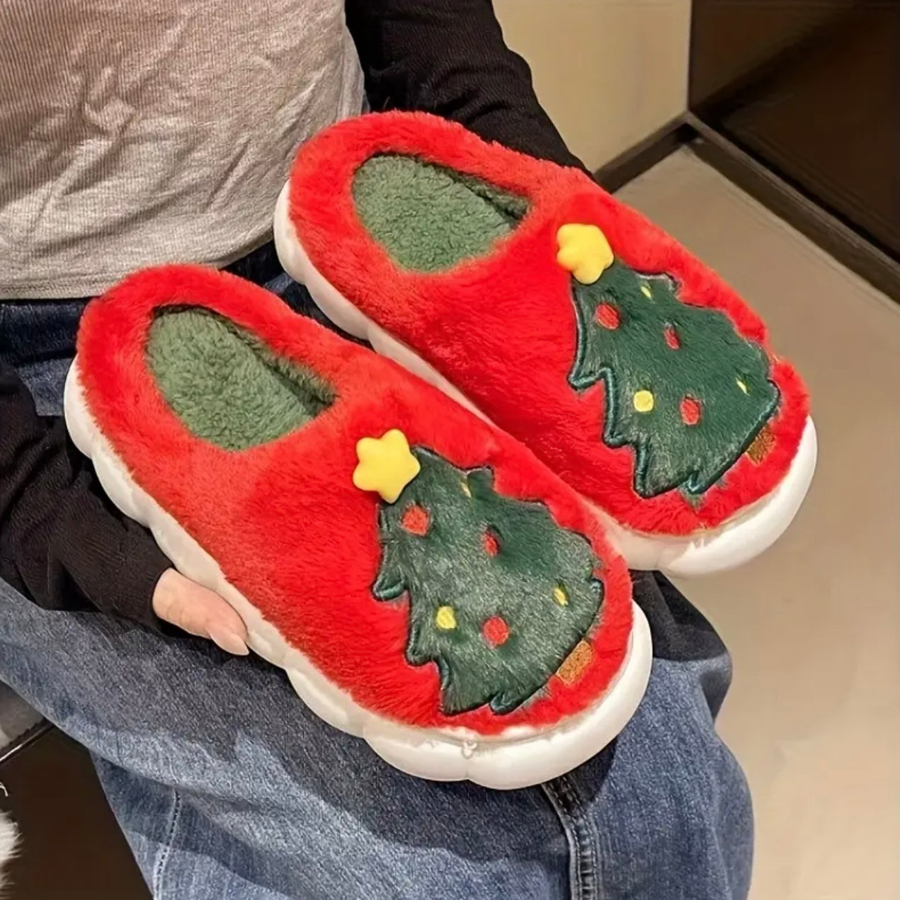 Zenora Men’s Cozy Christmas Tree Plush Slippers