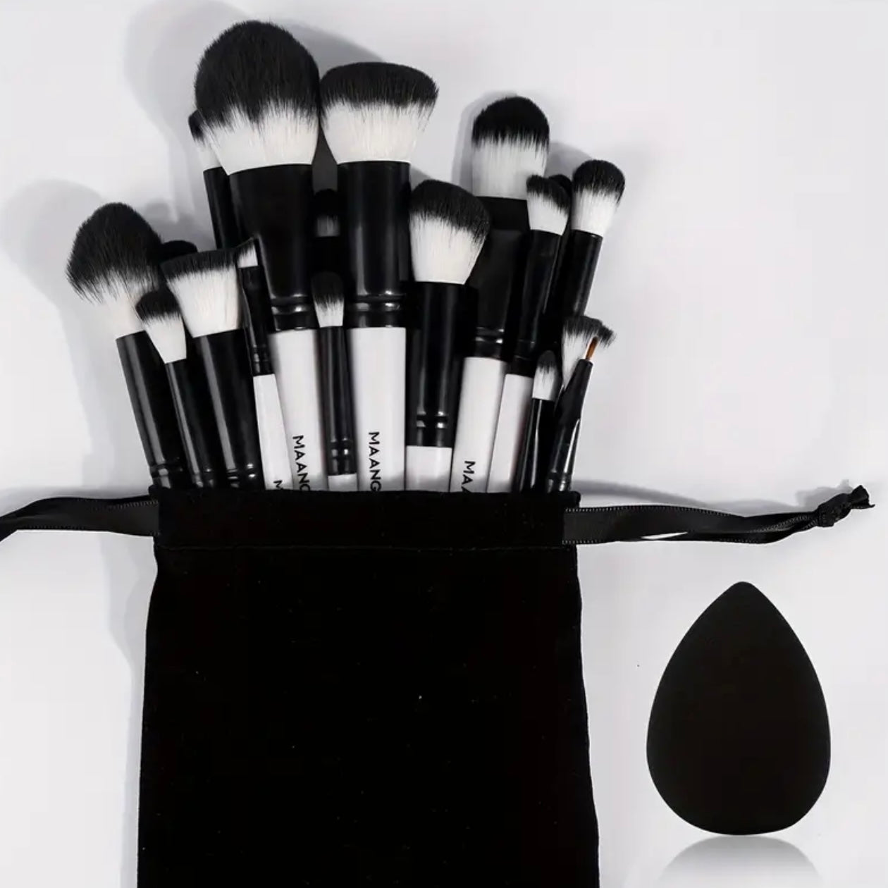 Zenora 18pcs Professional Makeup Brush Set with Velvet Bag and Beauty Spong