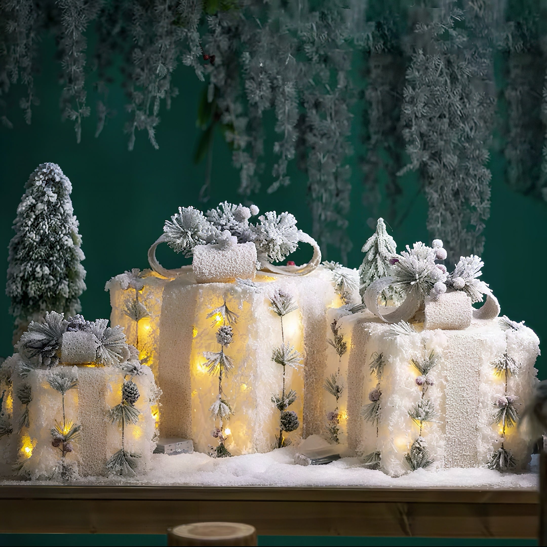 Zenora Christmas Glow Gift Box Set – 3 Piece Metal Light