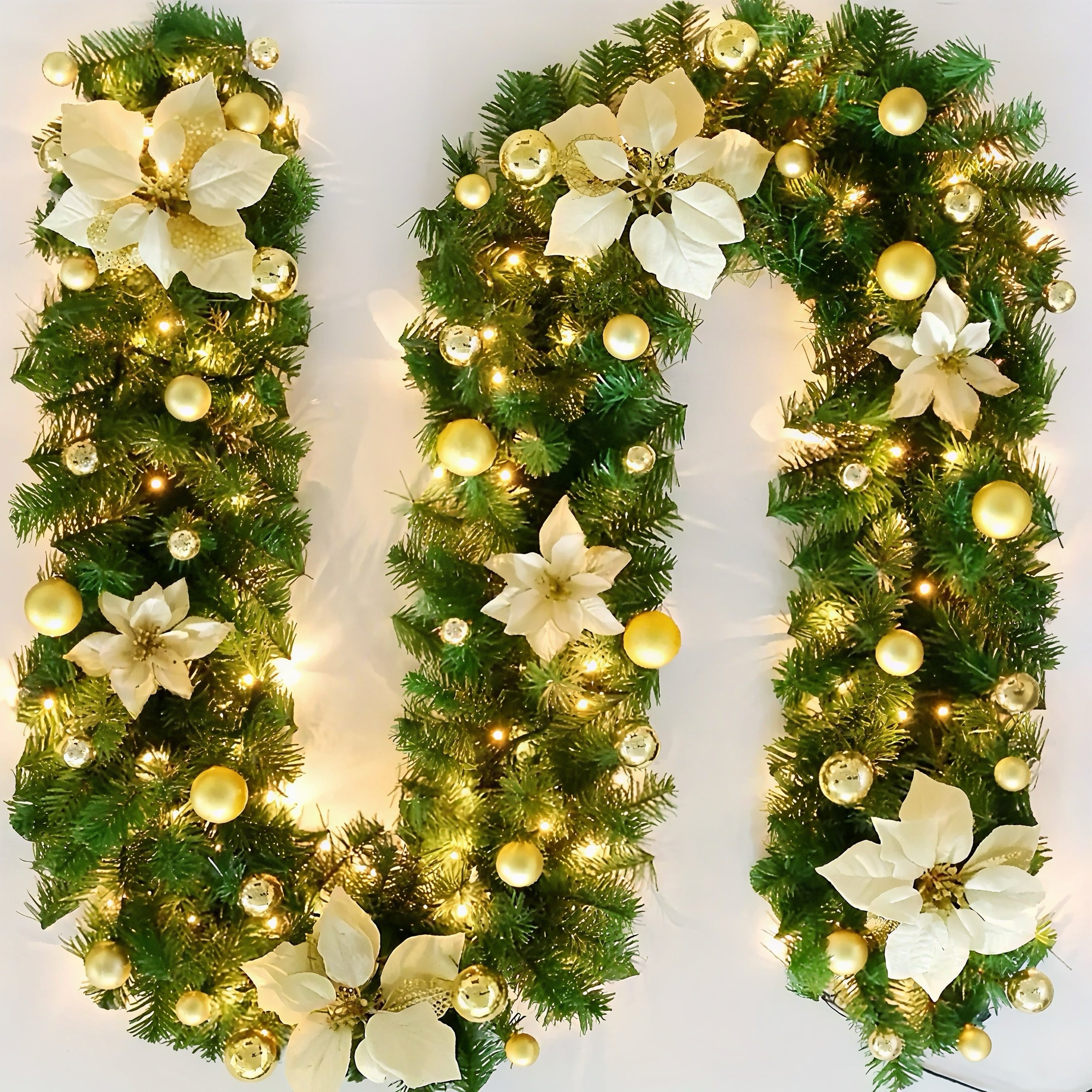 Zenora Christmas Decorative Wreath