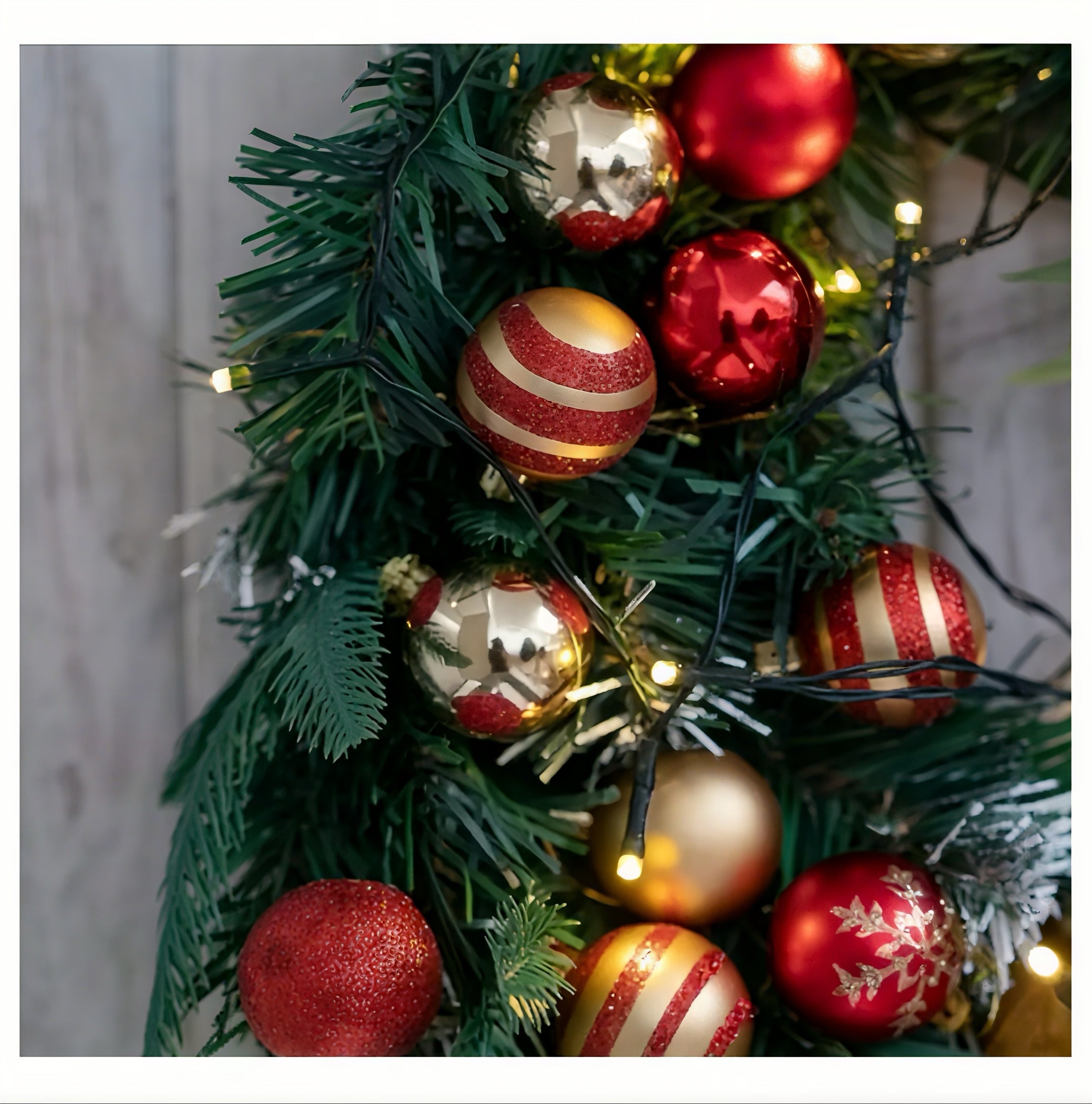 Zenora Festive Glow Ornament Set